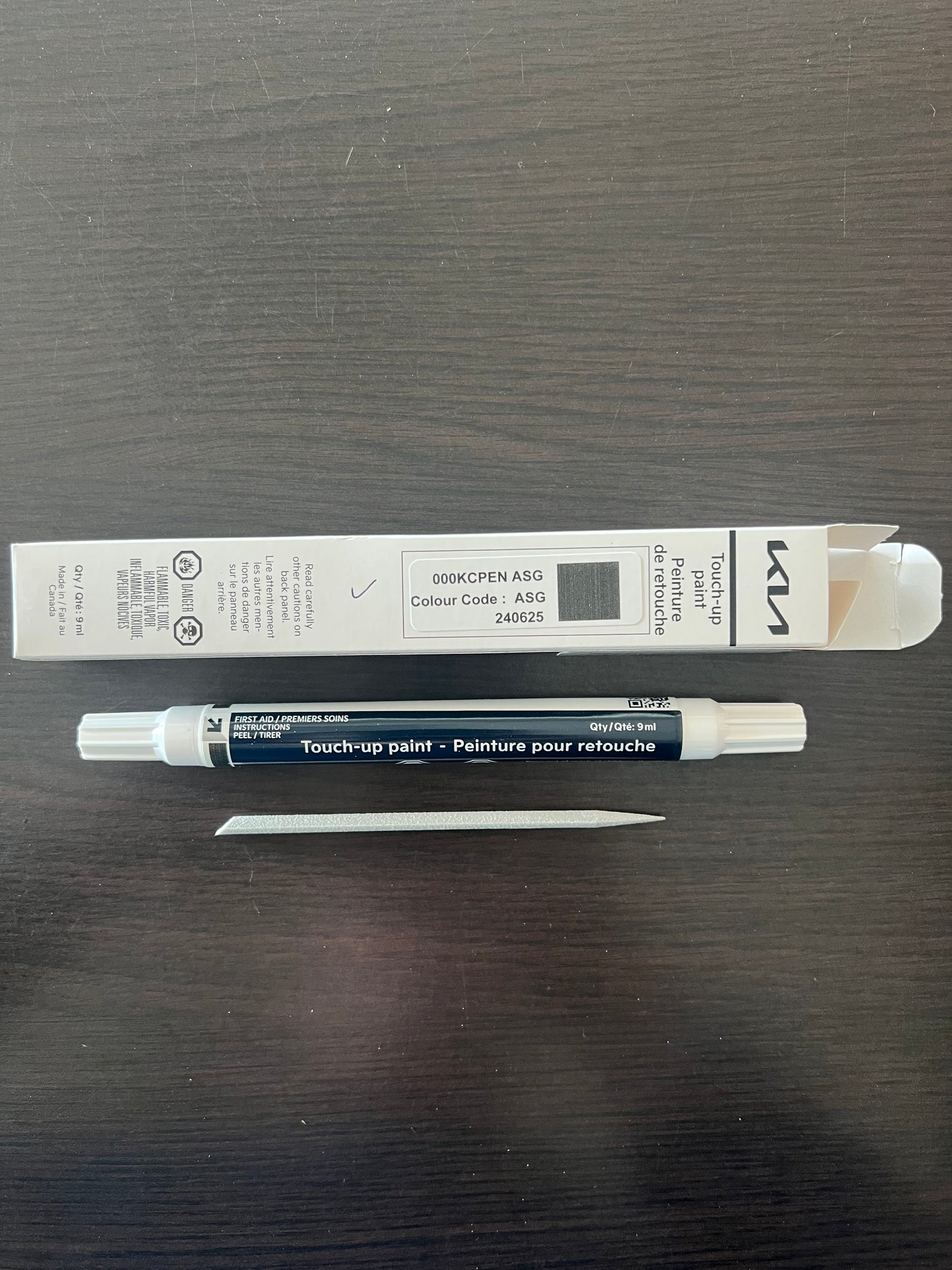 Kia Canada touch up Ascto Green paint pen ASG on wooden surface for stone chips