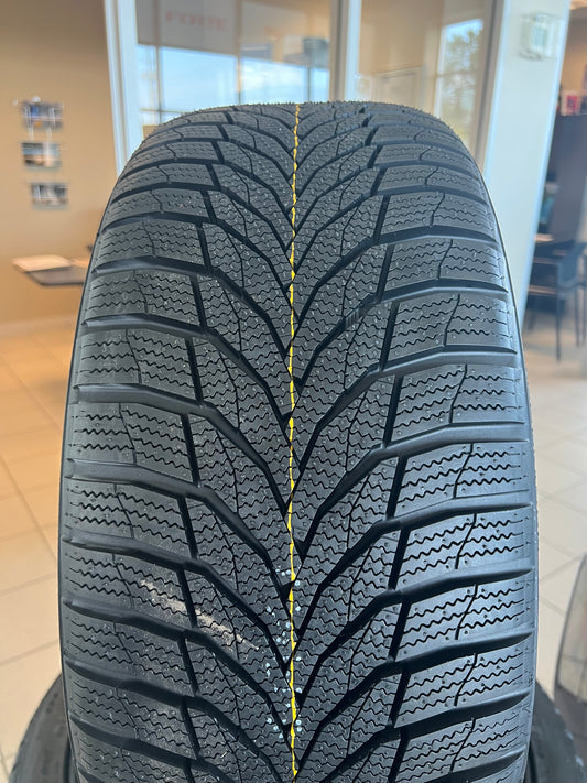 235/40sr18 never winguard sport2 side profile tread kia k4 gt line Orangeville Kia