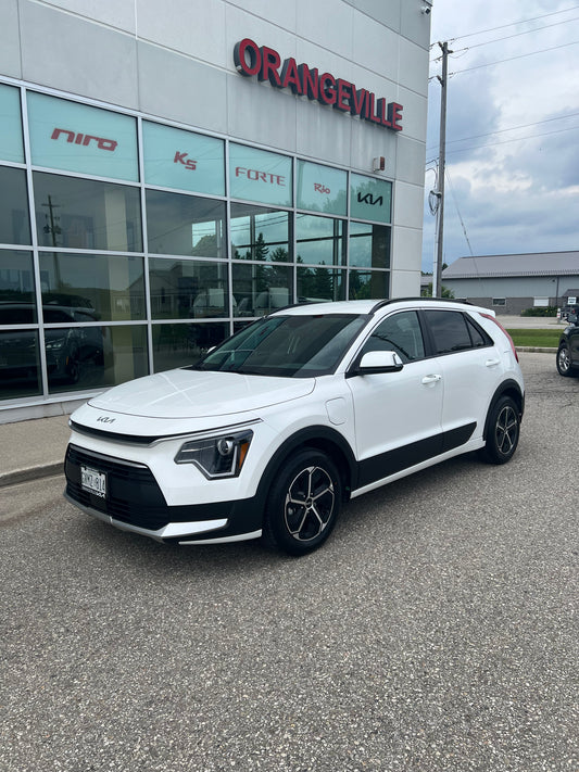 Kia Canada Niro PHEv Snow white pearl SWP Orangeville Kia