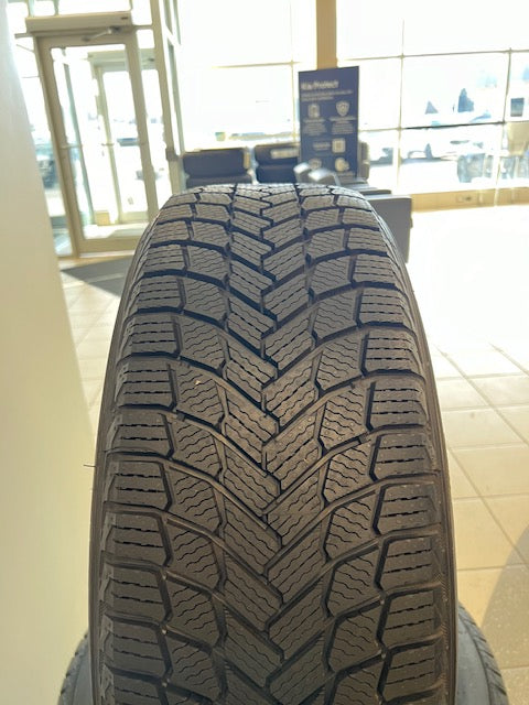 245 60r18 Snow Tire Package with TPMS (Black Alloy) 2020-2024 Telluride WINTER27-TEL-SPA
