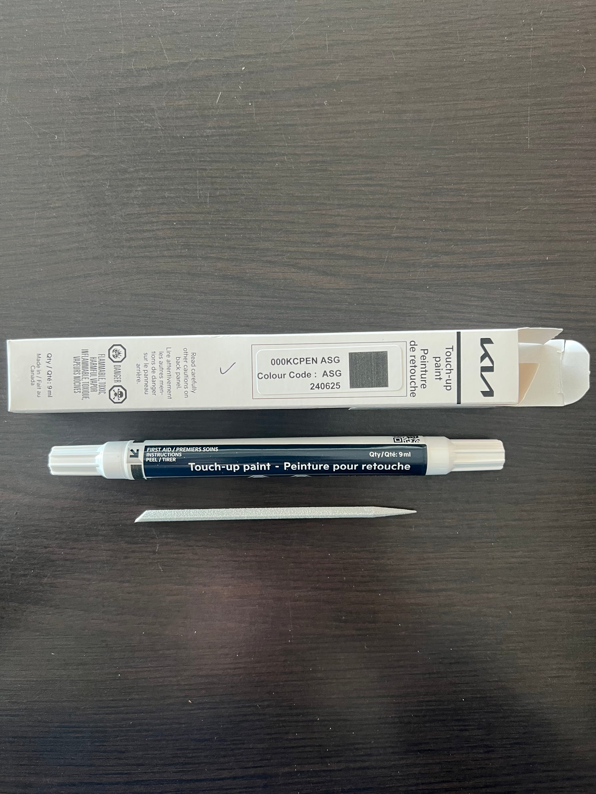 Kia Canada touch up Ascto Green paint pen ASG on wooden surface for stone chips