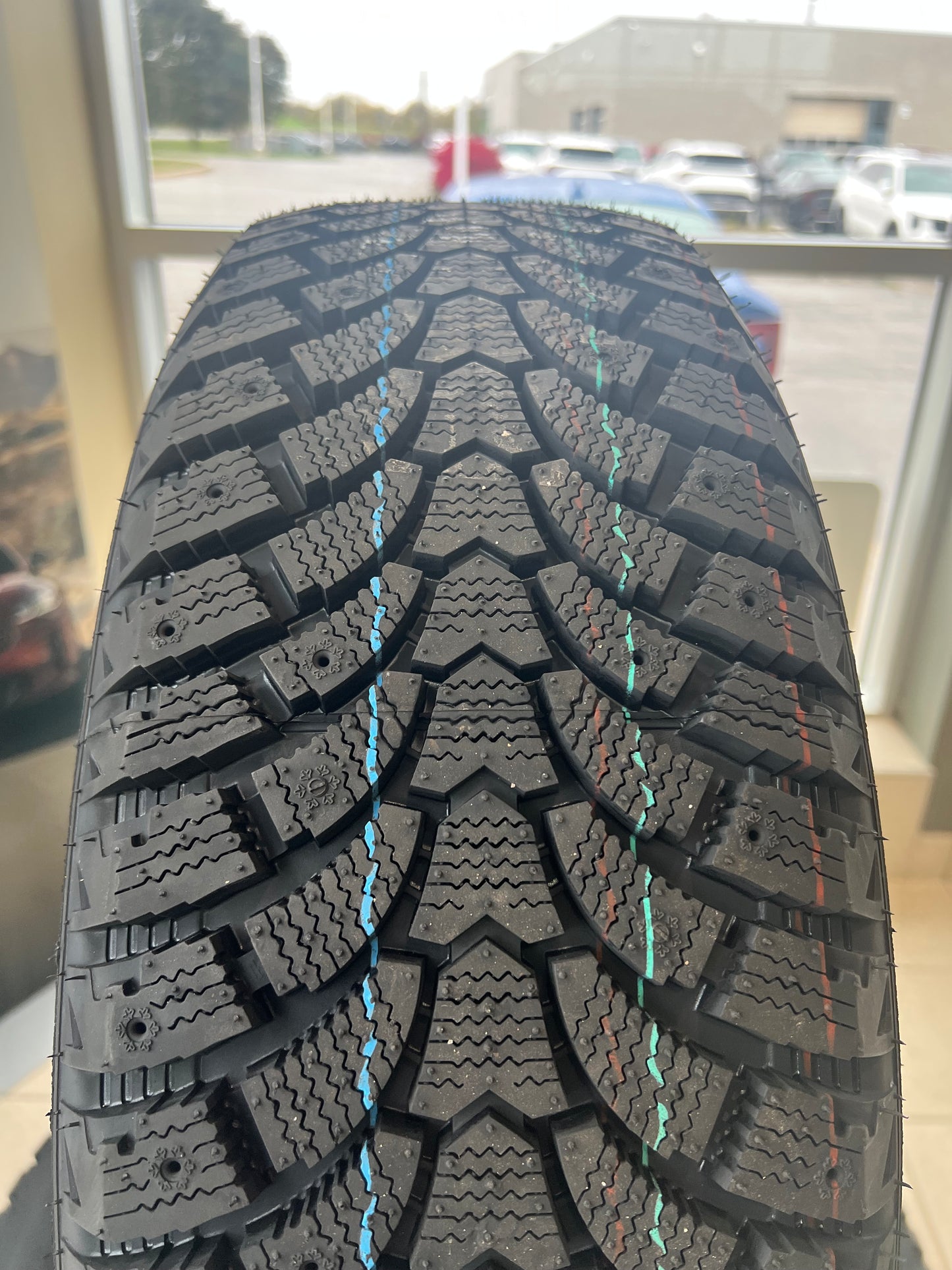 Antares grip 60 rotational tread pattern 205/60R16 Side profile