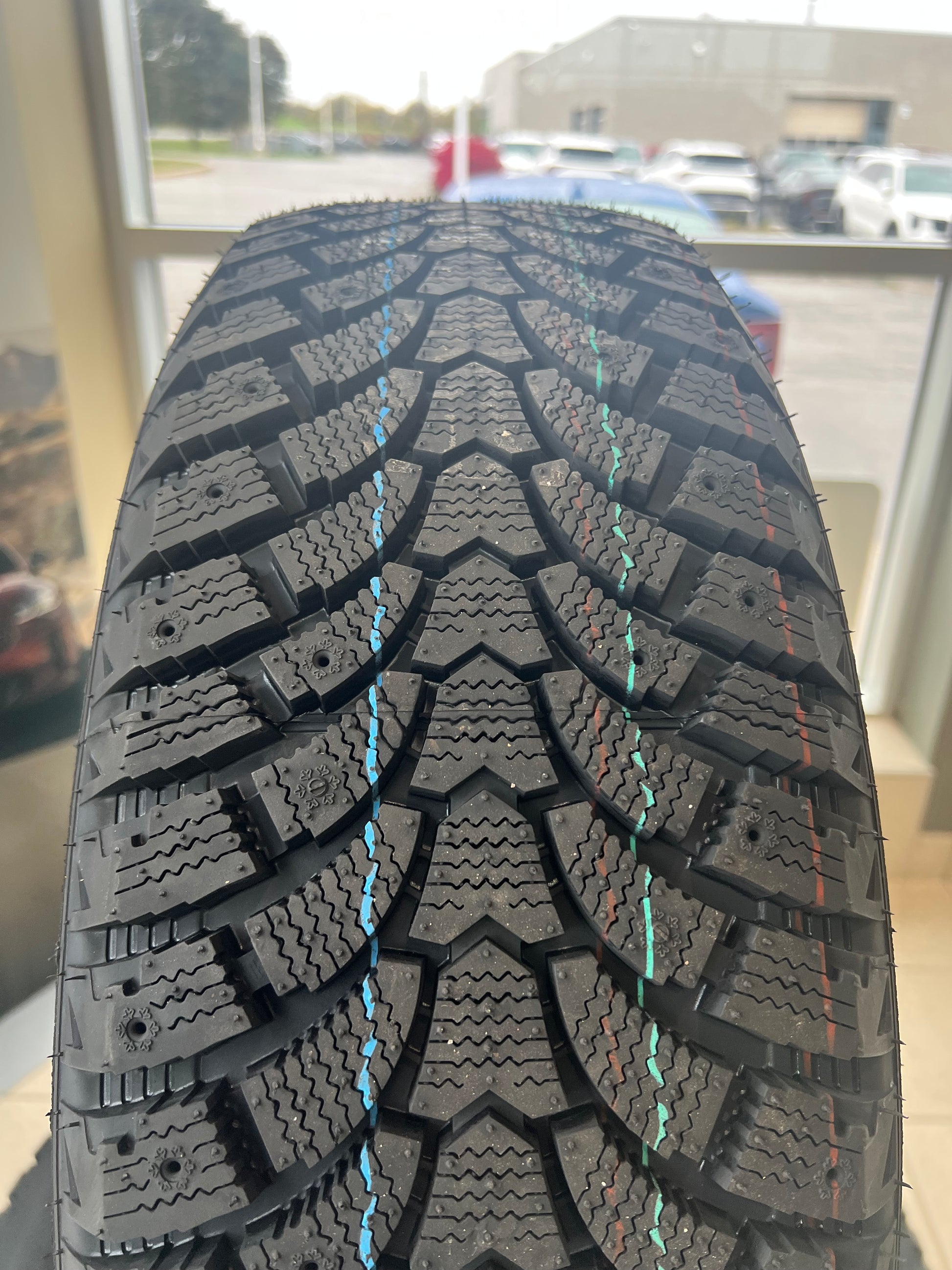 Antares grip 60 rotational tread pattern 205/60R16 Side profile