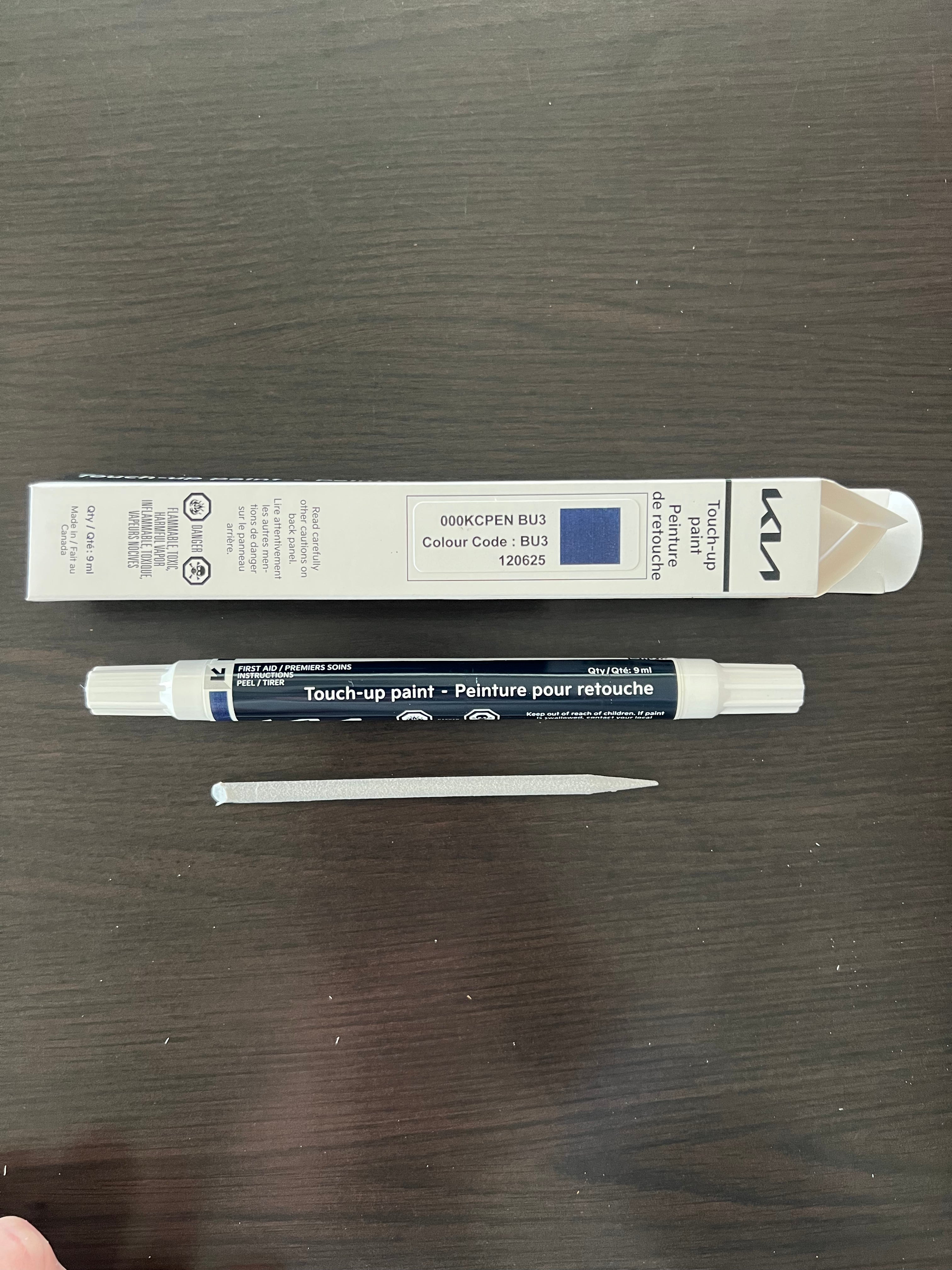 Kia Canada touch up dark ocean blue paint pen bu3 on wooden surface for stone chips