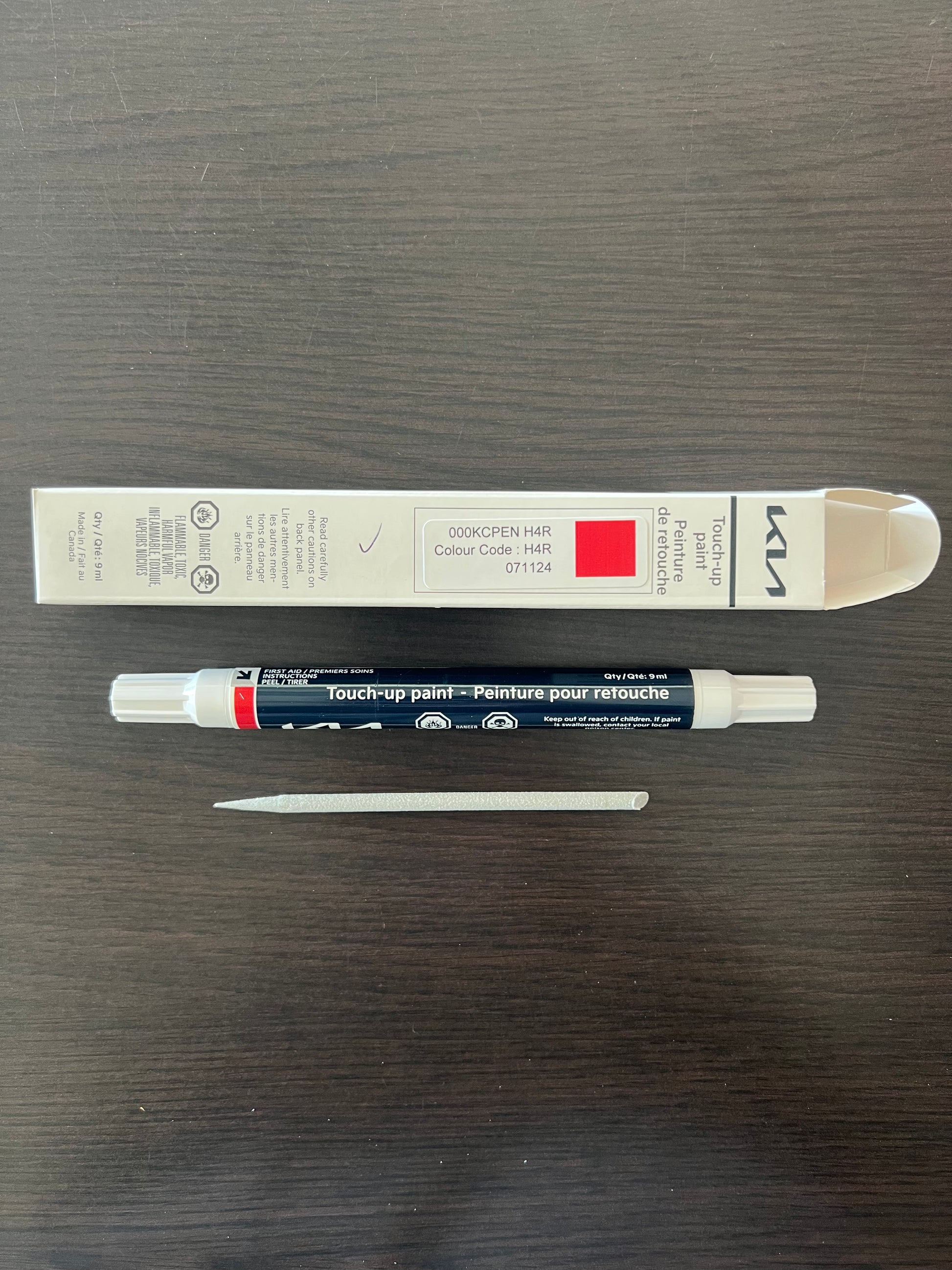 kia canada touch up california red pait pen h4r on wooden surface for stone chips